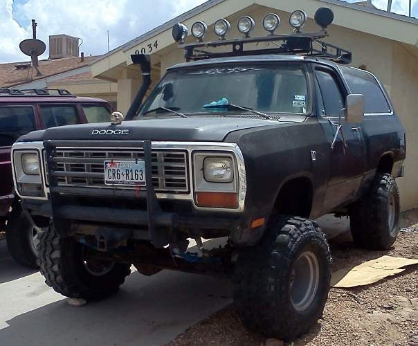 1982 Dodge Ramcharger with 6" Skyjacker suspension lift kit