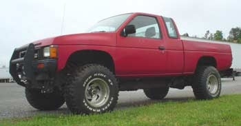1986.5 Nissan Hardbody with 3" body lift
