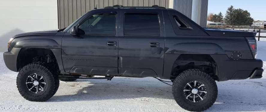 2004 Chevy Avalanche 2500 8.1L with Zone Offroad lift kit