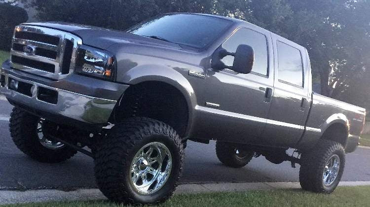 2006 F250 Lariat FX4 6.0 diesel with 10" Fabtech radius arm lift kit