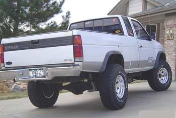 1990 Nissan Hardbody with 4" Trail Master suspension lift kit