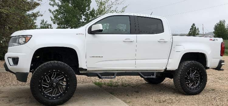 2017 Chevrolet Colorado Diesel with 6" Rough Country suspension lift kit