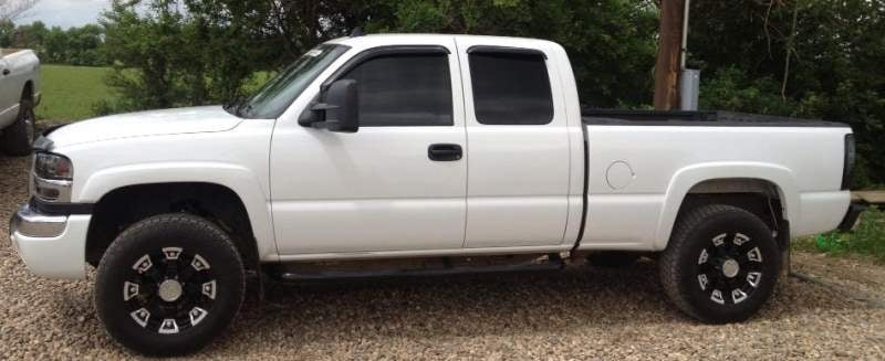 2006 GMC Sierra 2500HD with Skyjacker leveling kit