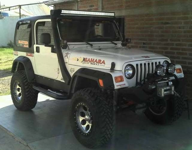 2002 Jeep Sahara with 4" Rough Country suspension lift kit