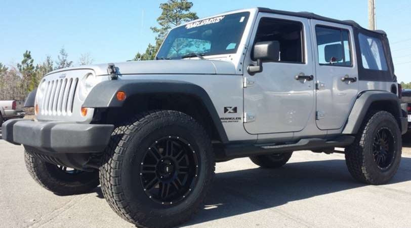 Wrangler JK with 2.5" Rough Country lift kit