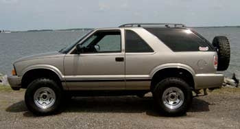 2000 GMC Jimmy with 2" suspension lift kit, 2" body lift