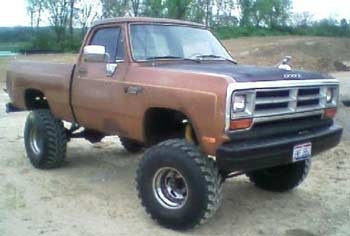 1986 Dodge W150 with Superlift 5" suspension lift kit, 3" body lift