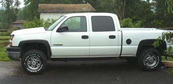 2005 Chevy Silverado 2500HD with leveling kit