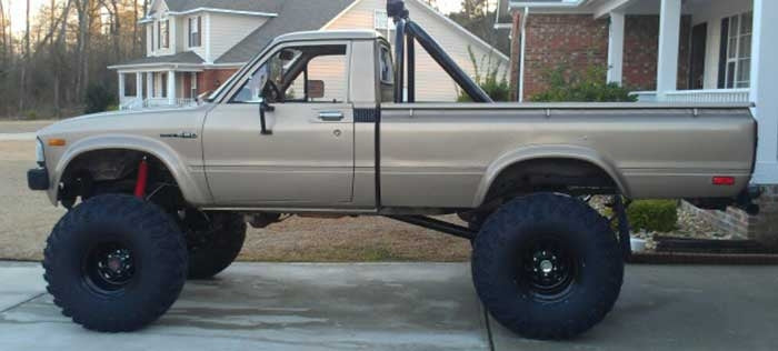 1979 Toyota Pick-up 4x4 with Skyjacker 7" suspension lift kit