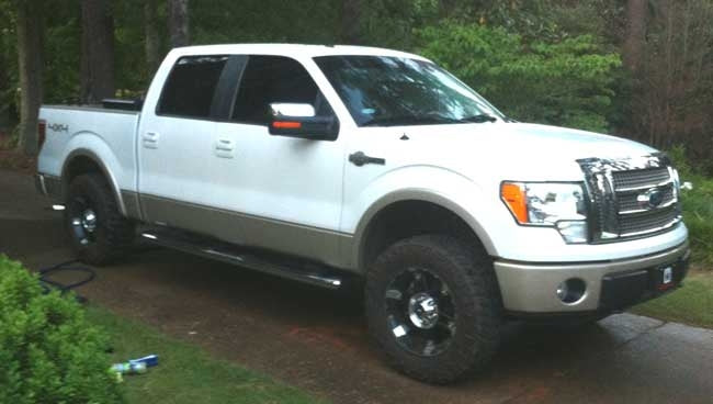 2010 Ford F150 King Ranch with 2" leveling kit