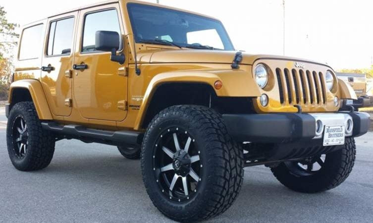 2014 Sahara with 3.25" Rough Country lift kit
