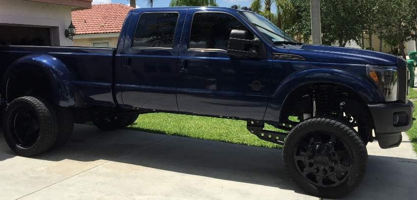 2012 Ford F350 Super Duty with Fabtech 10" Radius arm lift kit