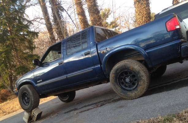 2003 Chevy S10 with torsion key crank leveling kit