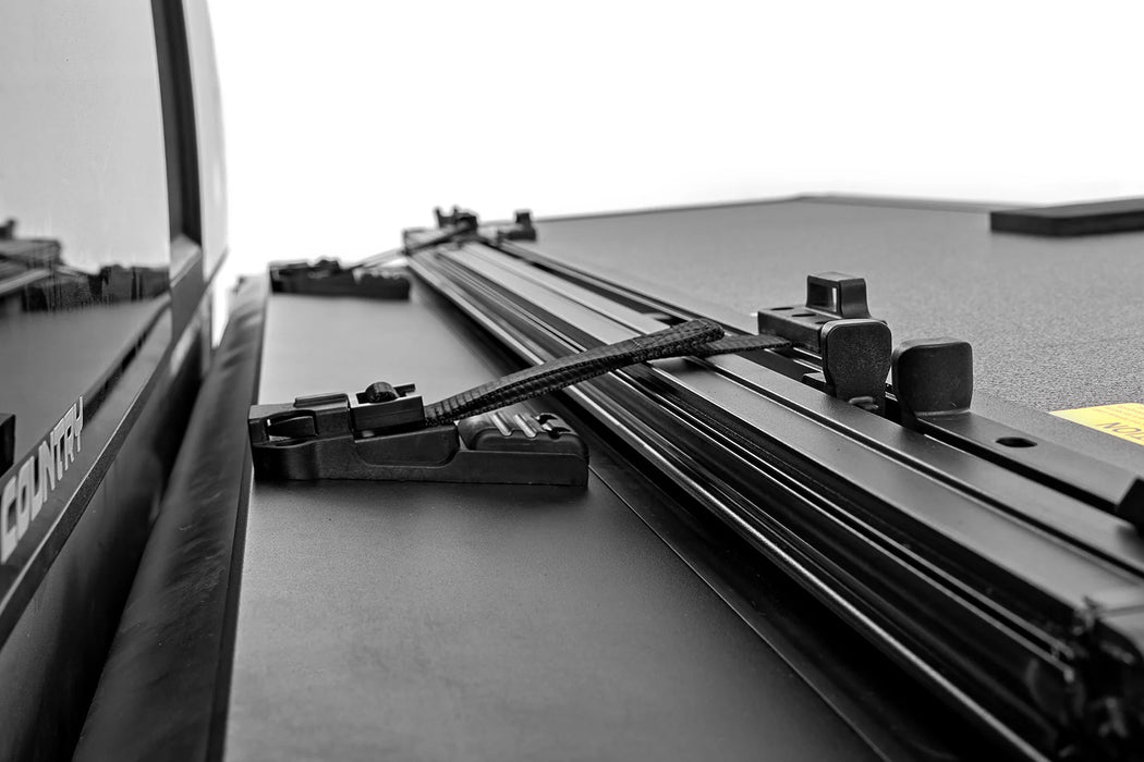 Silverado, Sierra 1500, 2500HD, 3500HD Hard Tri-Fold Tonneau Cover