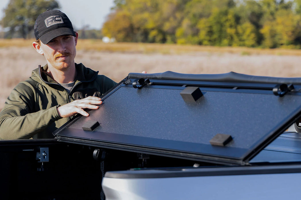 Silverado, Sierra 1500, 2500HD, 3500HD Hard Tri-Fold Tonneau Cover