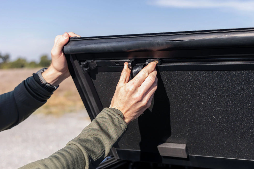 Silverado, Sierra 1500, 2500HD, 3500HD Hard Tri-Fold Tonneau Cover