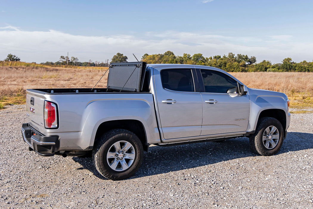 Silverado, Sierra 1500, 2500HD, 3500HD Hard Tri-Fold Tonneau Cover