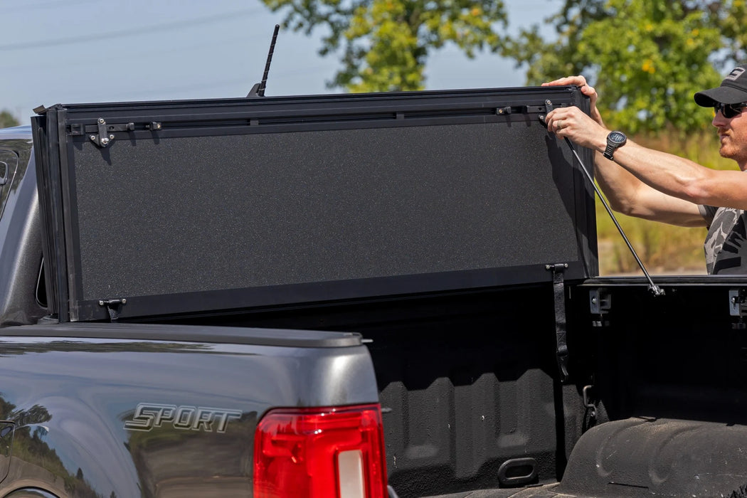 Silverado, Sierra 1500, 2500HD, 3500HD Hard Tri-Fold Tonneau Cover