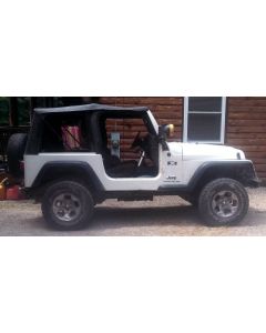 2006 Jeep Wrangler with Rough Country 2.5” coil lift kit, 1” Daystar body lift 