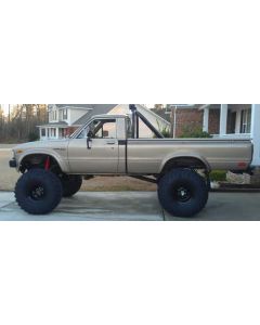 1979 Toyota Pick-up 4x4 with Skyjacker 7" suspension lift kit